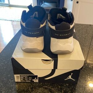 Men’s 8.5 Jordan Luca 2